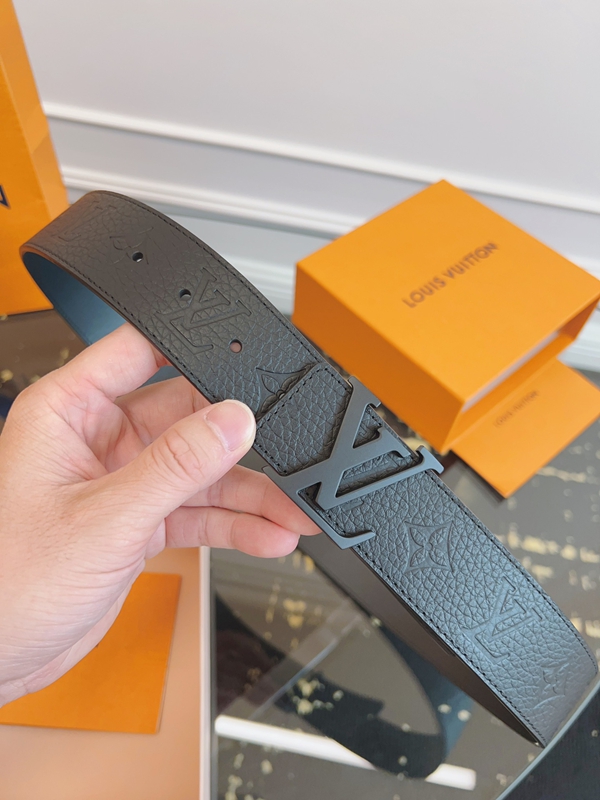 ルイヴィトンベルト正面デザイン